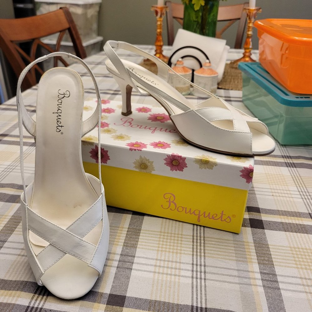 Bouquet Pumps, women's size 12, white